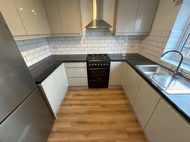 Manor Road, Arleston, TF1