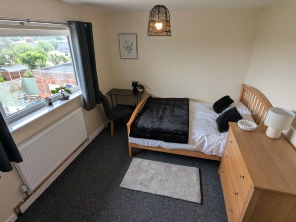 Manor Road, Arleston, TF1
